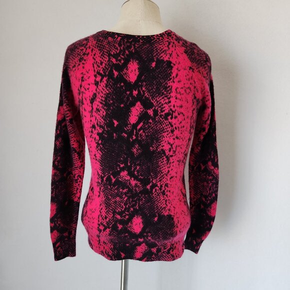 Antonio Melani 100% Cashmere Animal/Snake Printed Crew Sweater Pink Black - Picture 5 of 7